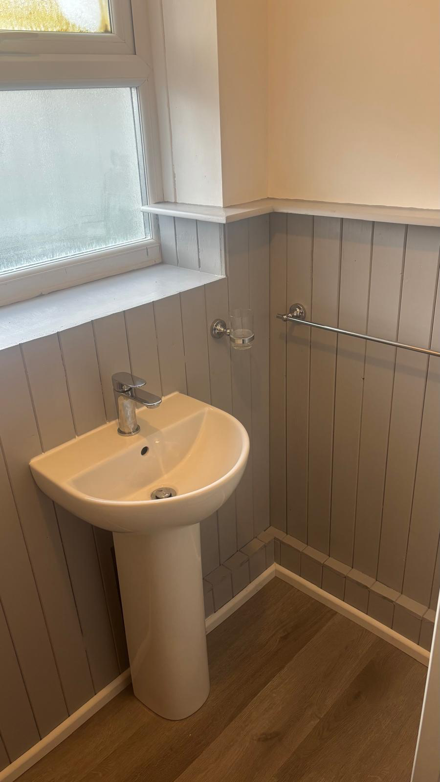 Bathroom basin installation